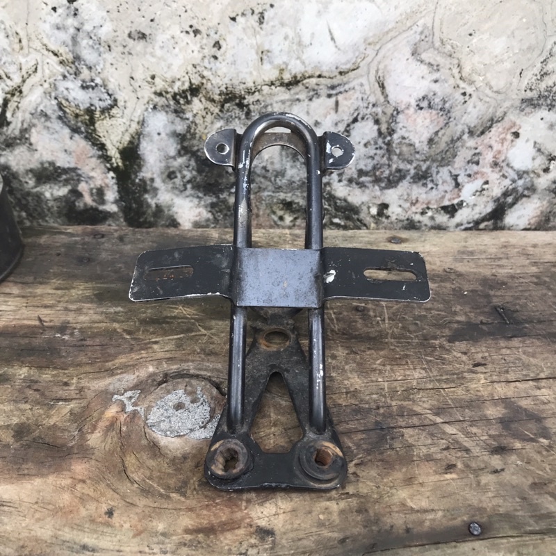 DUDUKAN BREAKET STOPLAMP BELAKANG SUZUKI GP 100 GP 125 Ts125 DT100 ORIGINAL 2nd