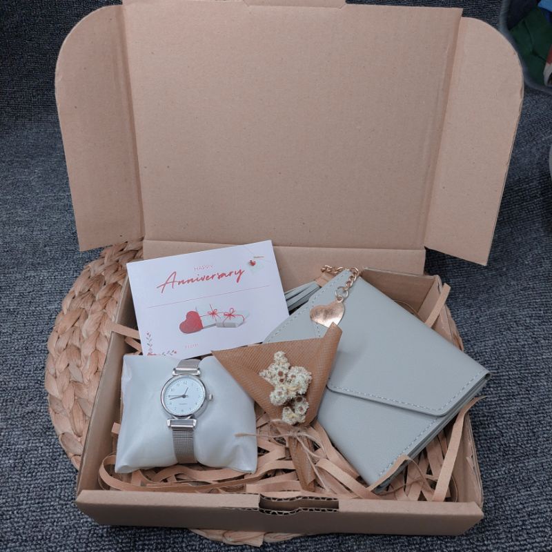 KADO HAMPERS JAM TANGAN KADO ULANG TAHUN CEWEK