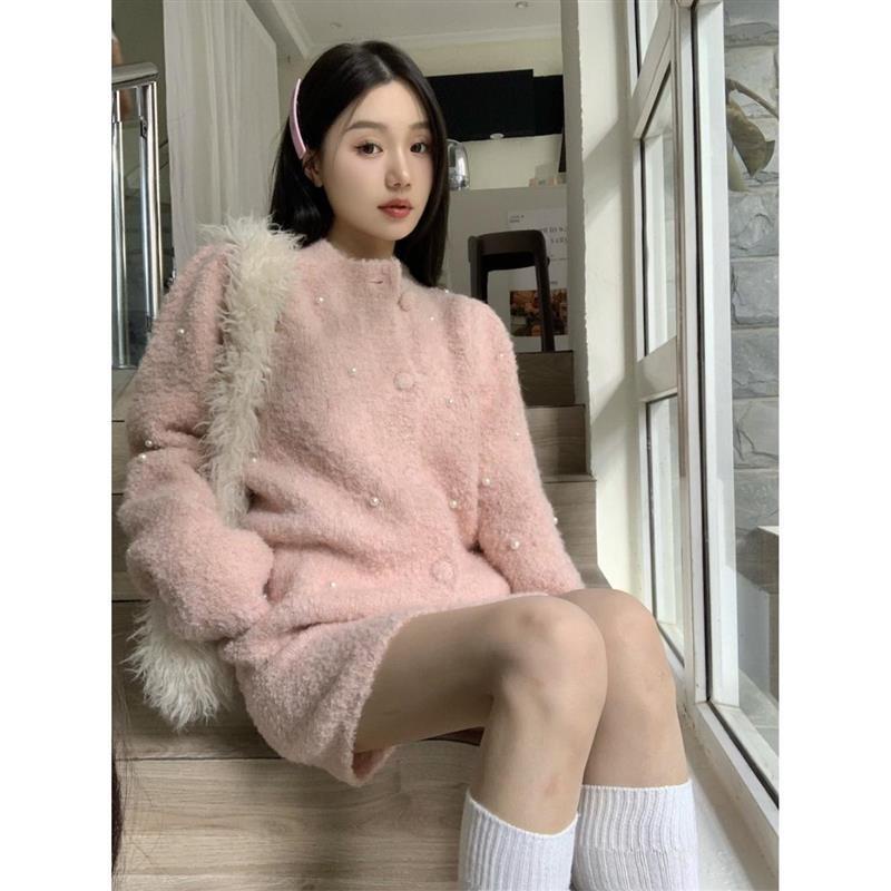 Red Qianyi lembut dan ketan gaya Korea sweater wanita musim gugur dan musim dingin 2022 high-end baru kardigan rajutan + pinggul setelan rok trendi