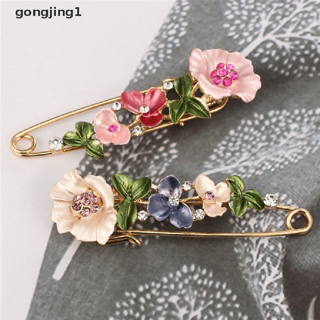 Bros Pin Bentuk Bunga Aksen Kristal Berlian Imitasi Bahan Alloy Gaya Vintage Untuk Wanita
