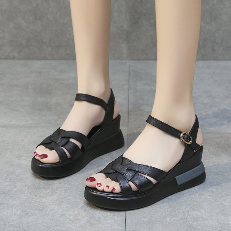 SW31 Sandal Wedges Wanita Sol Tebal Ada Tali Belakang