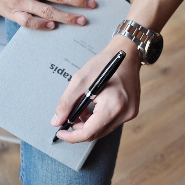 

Dijual suku cadang Sheaffer® Sagaris Glossy Black RollerBall 26SZ2 Murah