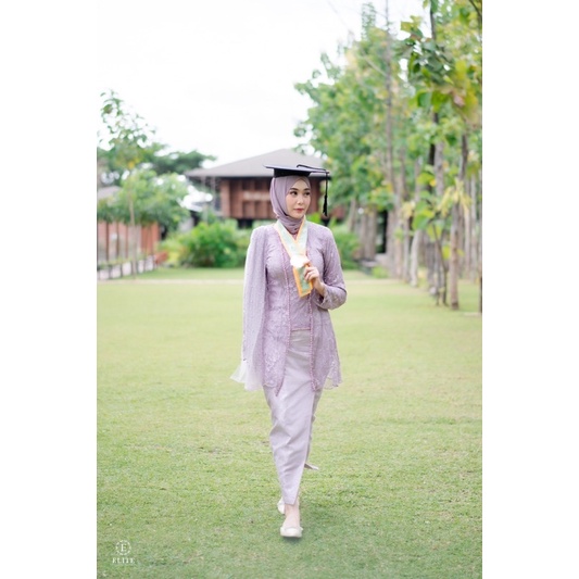 SEWA Kebaya wisuda 1set