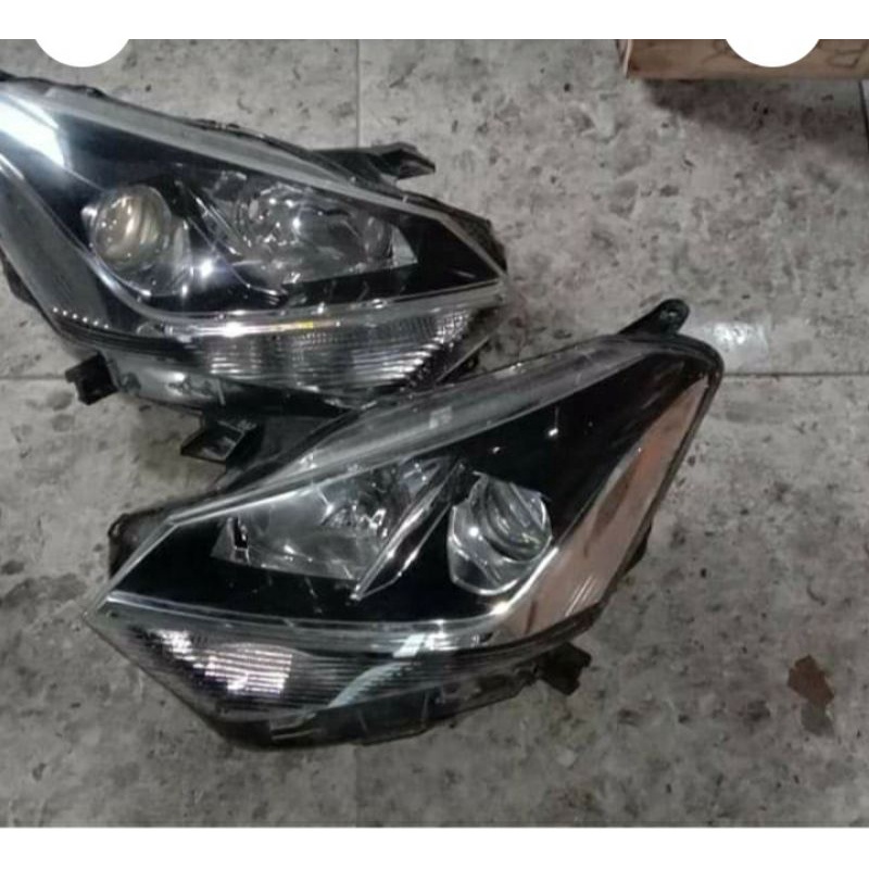 Lampu depan Agya 2016 kanan kiri original