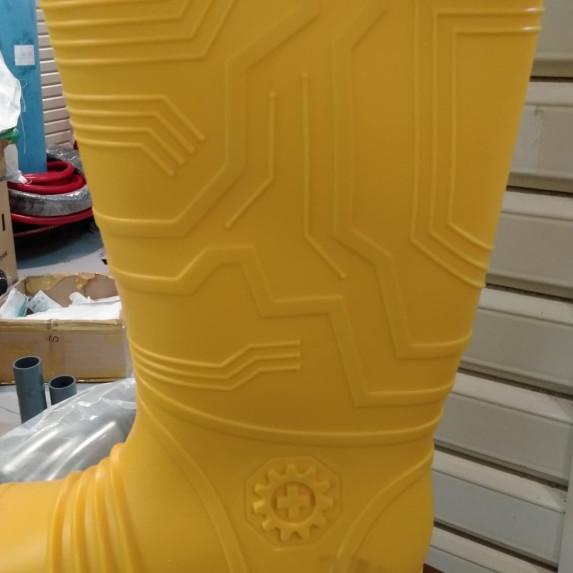 sepatu boot safety kuning merk Ergos