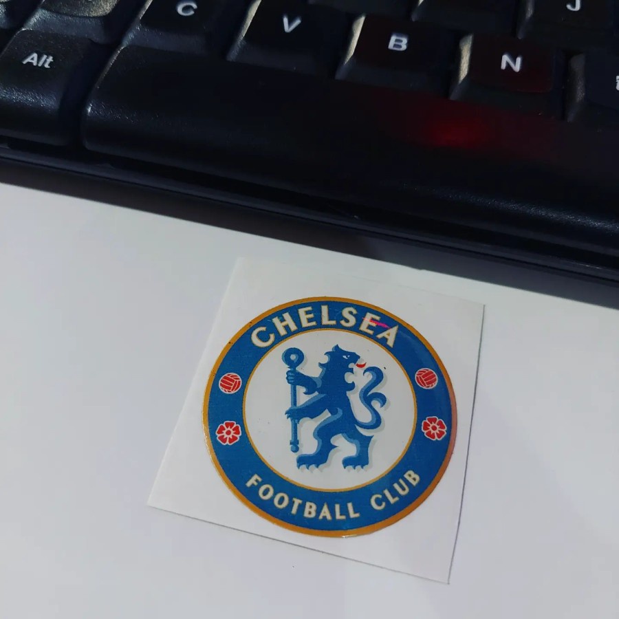 

Sticker Timbul Resin CHELSEA FC Bola Logo Stiker Lentur 3D Kecil