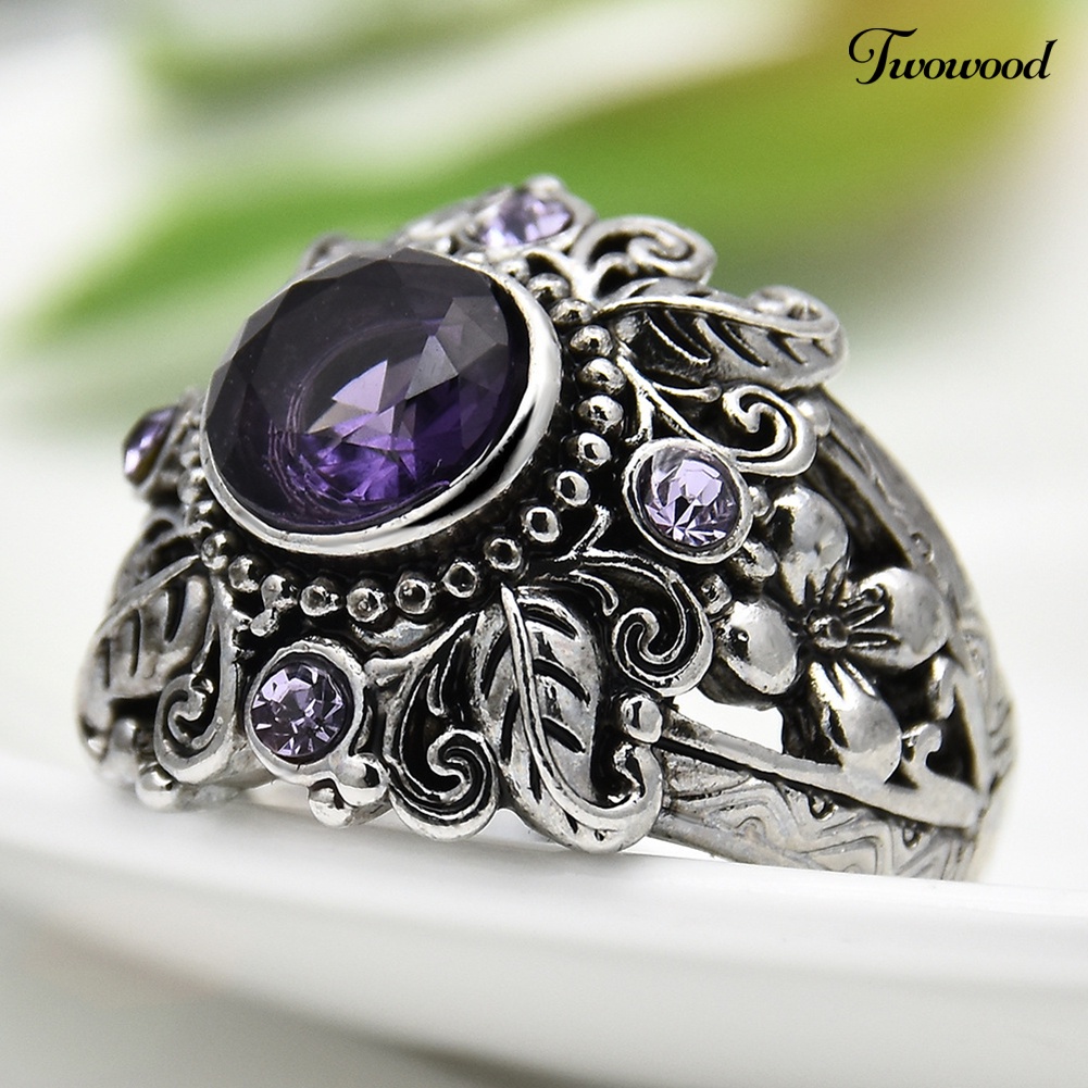 Cincin Jari Bentuk Bulat Motif Ukir Bunga Aksen Amethyst Imitasi Gaya Vintage Untuk Wanita