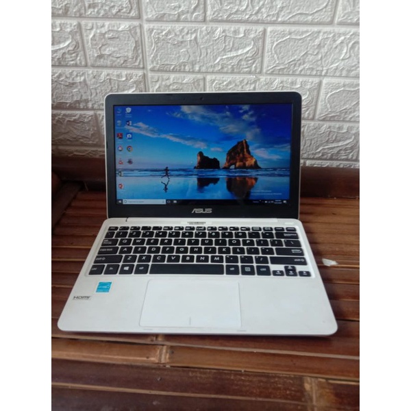 LAPTOP NOTEBOOK ASUS SETARA CORE I3 INTEL ATOM FREE EKSTERNAL CASE