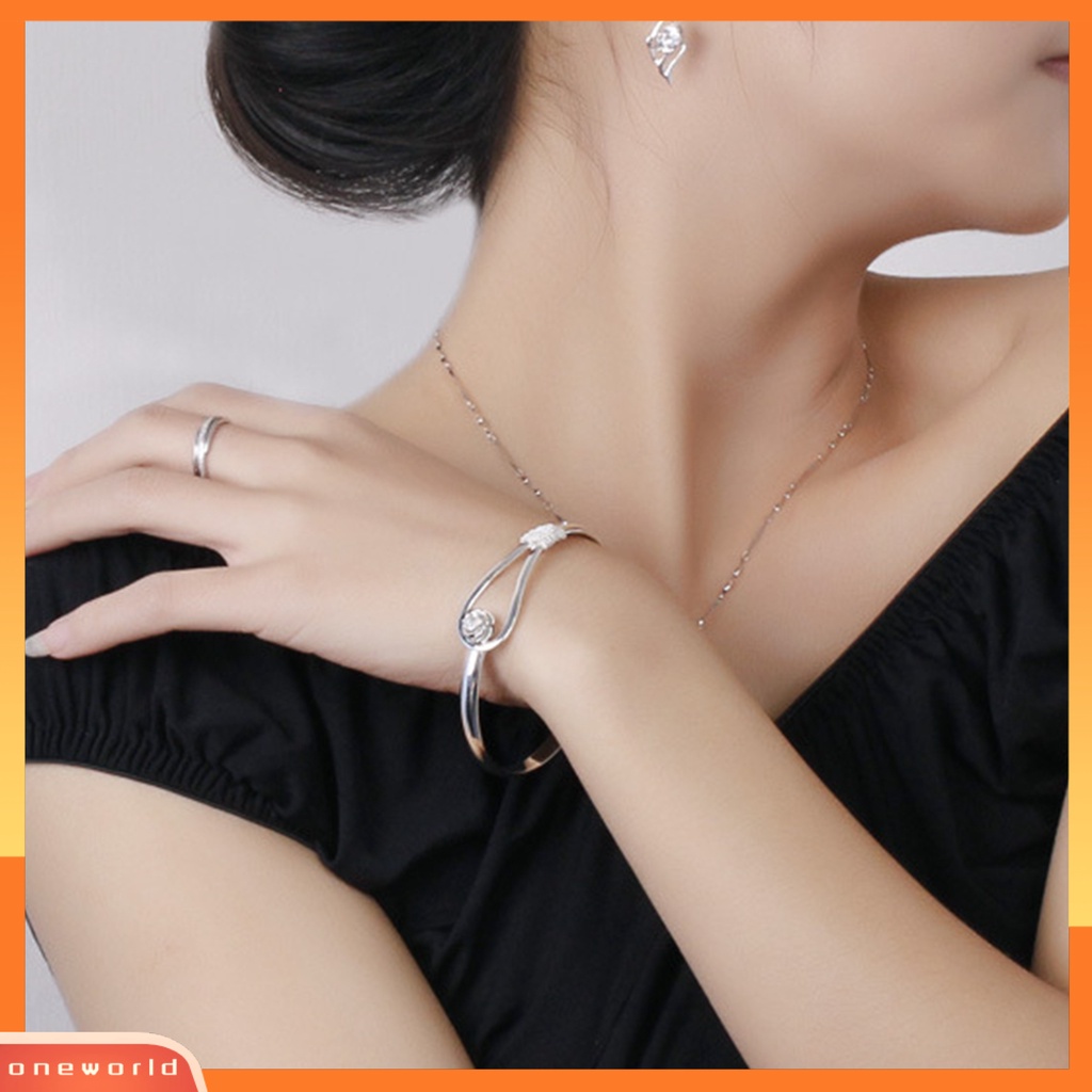 Gelang Bangle Model Terbuka Desain Bunga Bahan Alloy Untuk Wanita