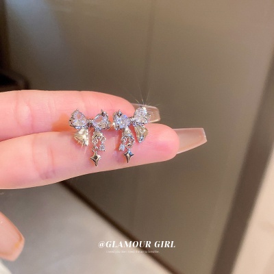 Anting Tusuk Gantung Desain Pita + Bintang Hias Kristal Gaya Simple Untuk Wanita