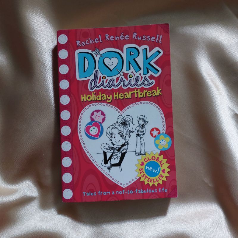 DORK diaries: Holiday Hearthbreak (Dork Diaries #6)