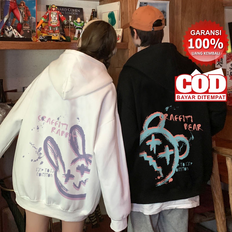 Promo COD Hoodie Pria Wanita Pasangan Kawaii Hoodie Cowok Cewek Kaus Gaya Korea Graffiti Rabit &amp; Bear Hitam Hoodies Harajuku Longgar Pullover Kaus Pacar Hadiah 2022 Baru