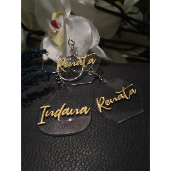 Gantungan kunci akrilik warna custom nama lettering | gantungan kunci akrilik custom nama warna lett