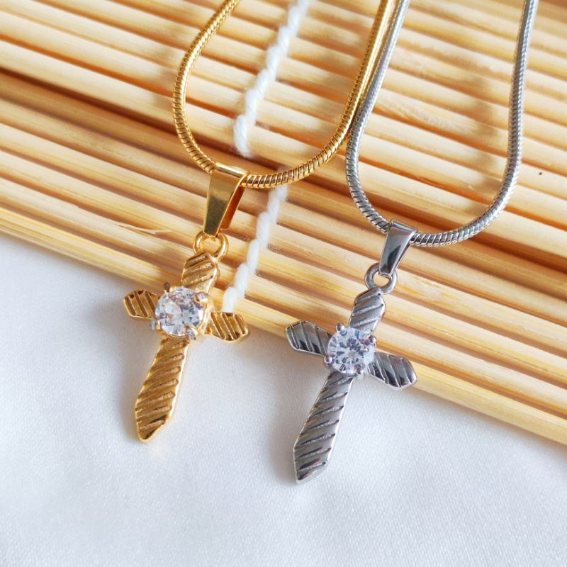 Kalung Salib Permata Titanium High Quality Antikarat