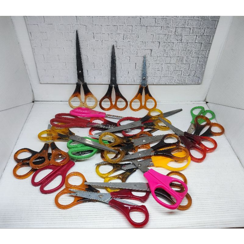 

gunting curah (3 pcs grade B) size rendom 16,14,12cm