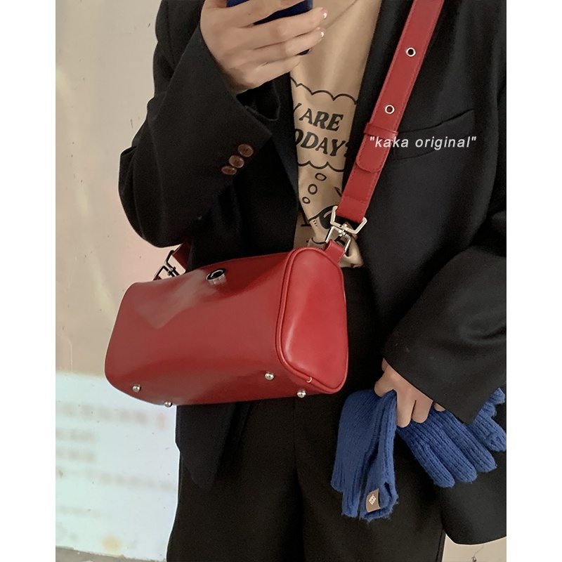 Suhao tas merah musim panas 2022 baru trendi fashion retro niche tas bantal Boston all-match ins messenger bag