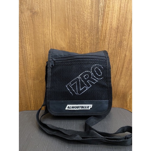 izro sling bag