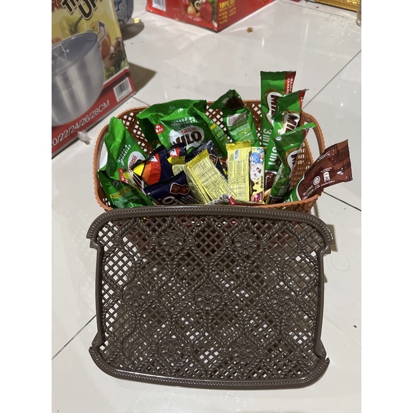 

promo keranjang coklat plus tutup isi milo dan snack
