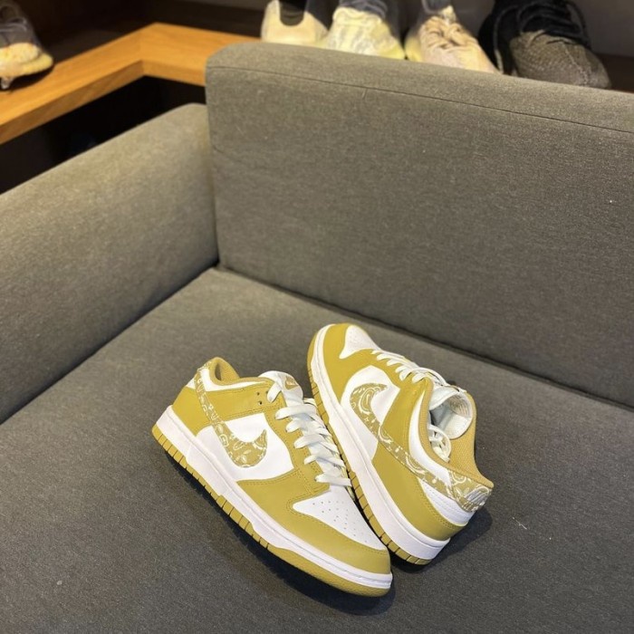 Dunk Low Paisley Barley Womens