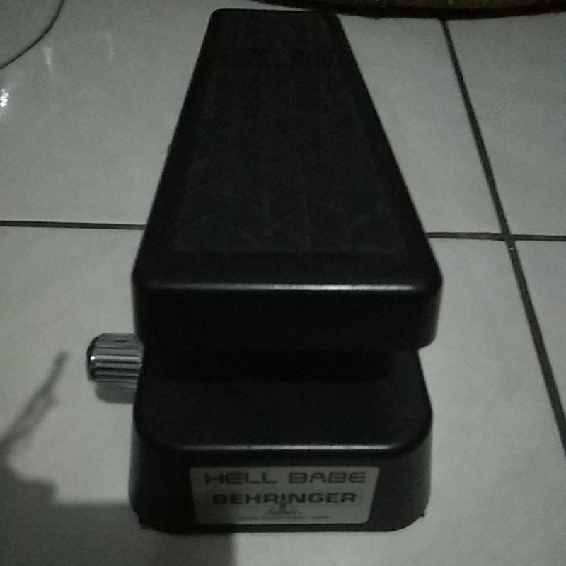 Efek pedal wah behringer