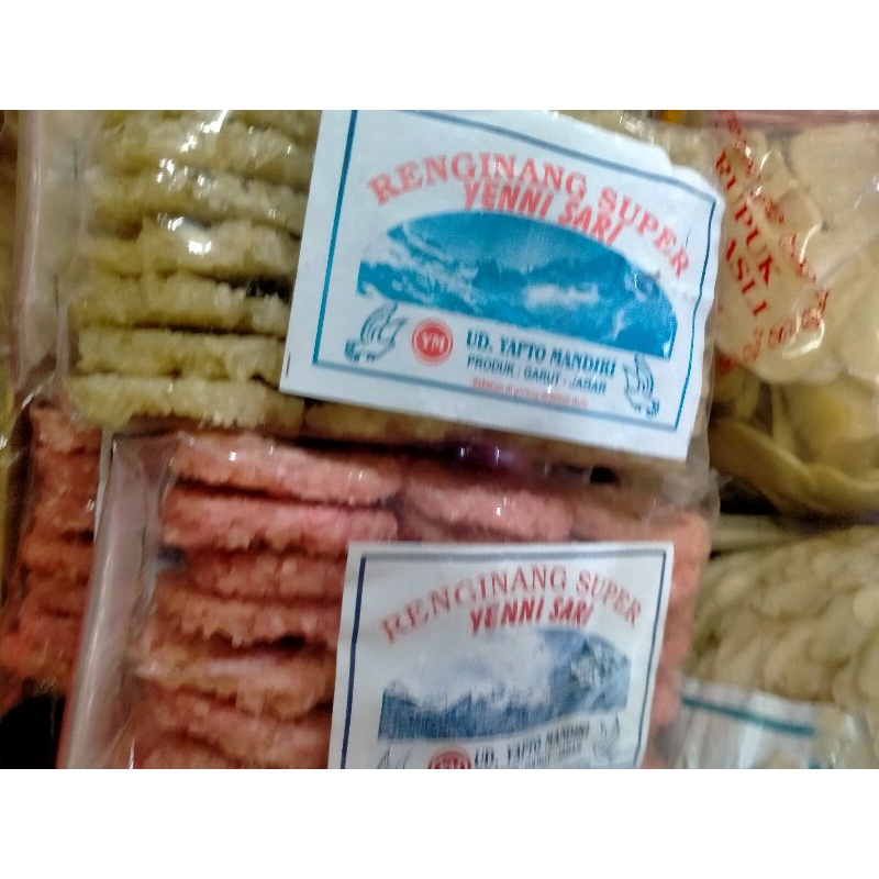 

kerupuk. rengginang warna