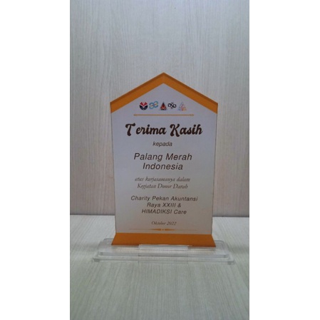 

Plakatakrilikboxtanpabox