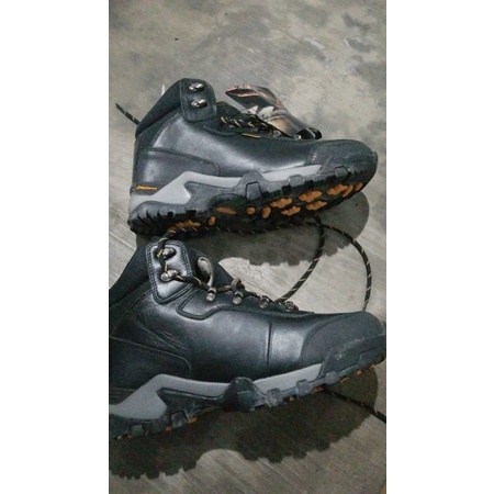 Sepatu Hiking Sepatu Safety  Mokzhaware ukuran 43