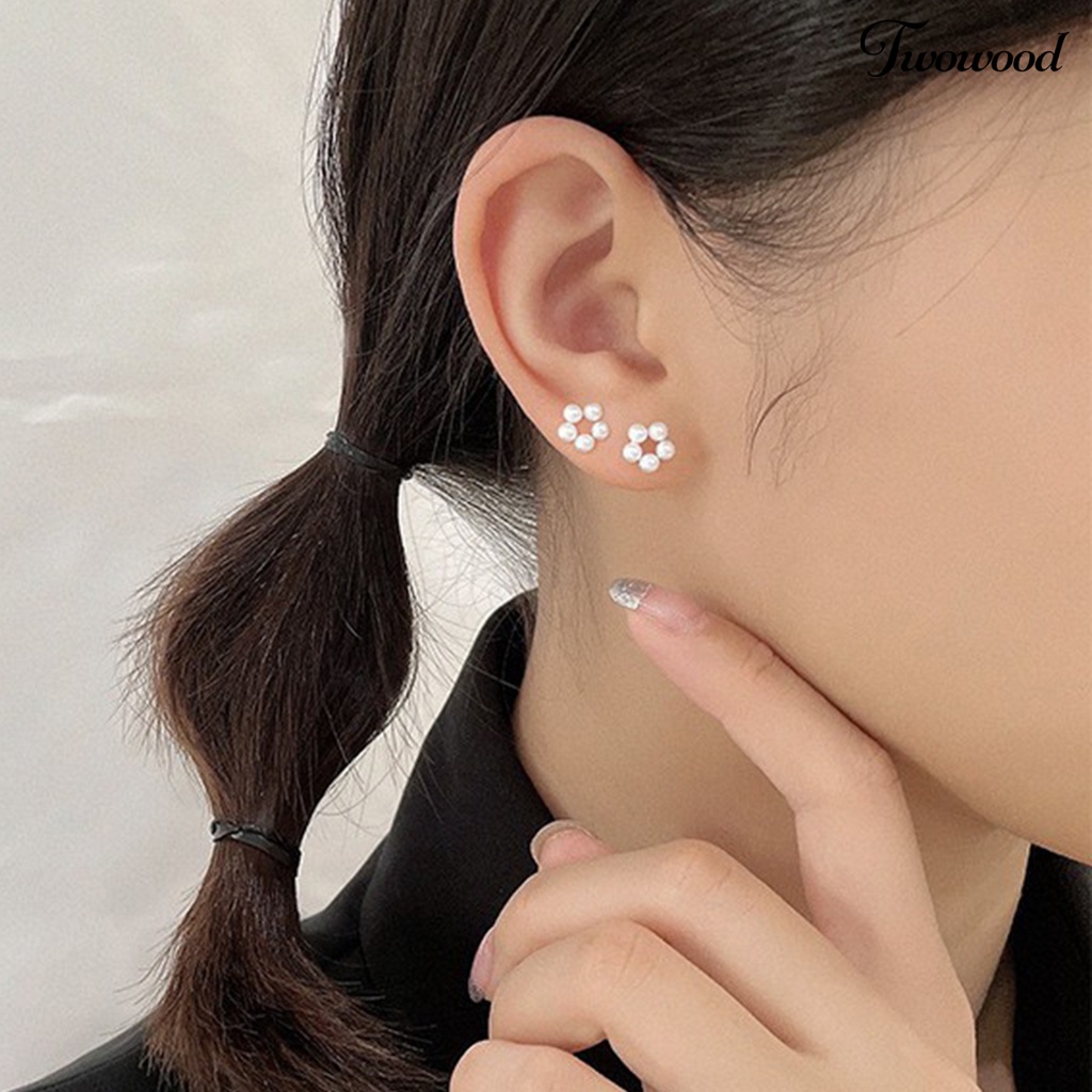 1 Pc Anting Stud Bentuk Bunga Aksen Mutiara Imitasi Bahan Tembaga Tahan Alergi