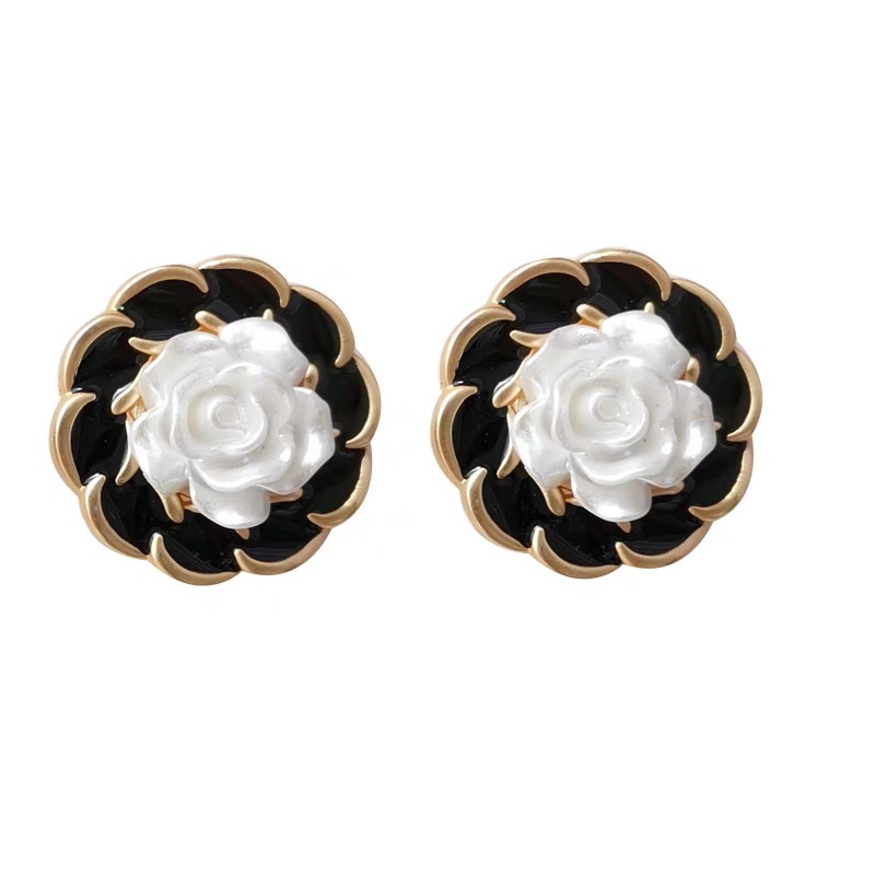 Anting Tusuk Desain Bunga Camellia Warna Hitam Untuk Wanita