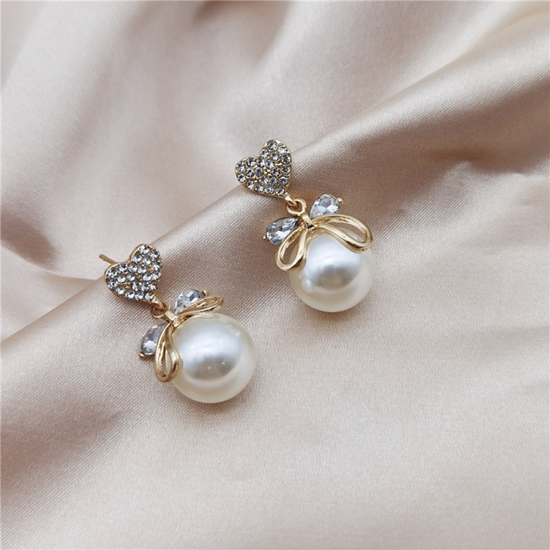 Fancyqube Anting Stud Bentuk Hati Besar Aksen Mutiara Gaya Korea Untuk Wanita