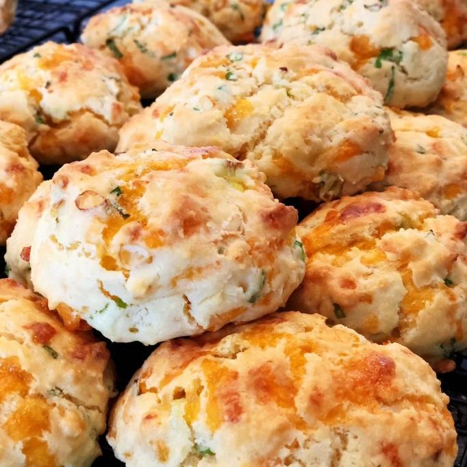 

American Biscuit with Cheddar and Scallions