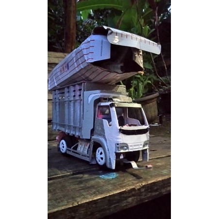 miniatur truk oleng nkr plastik mbois