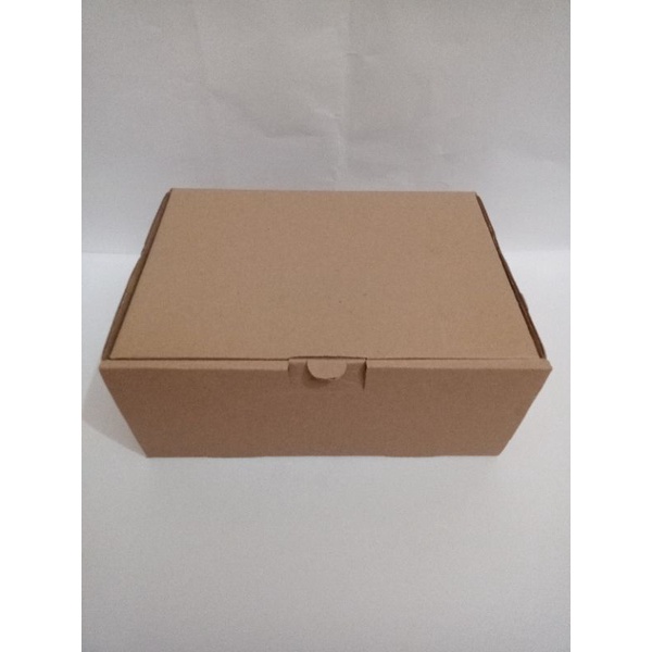 

BOX / KOTAK / KARDUS 22x15x9 cm Polos / Die Cut / Box Hampers / Box Gift / Box Hantaran / Box Kemasan (10 PCS)