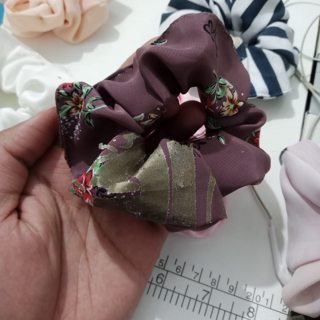 Scrunchie Ikat Rambut Reject Cacat Kotor Kain Masih Layak Pakai