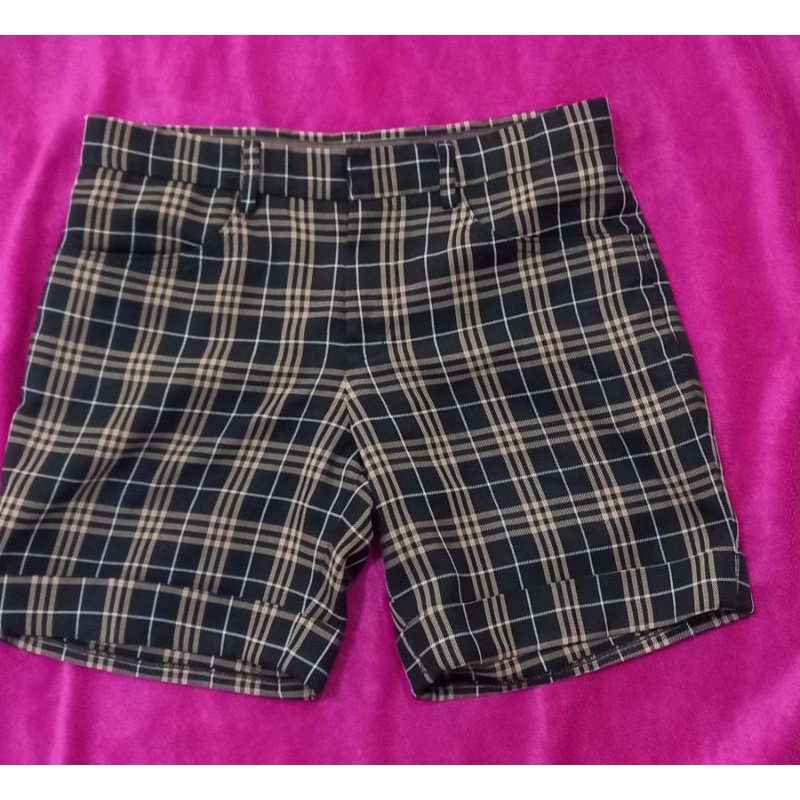 celana pendek motif kotak wanita preloved