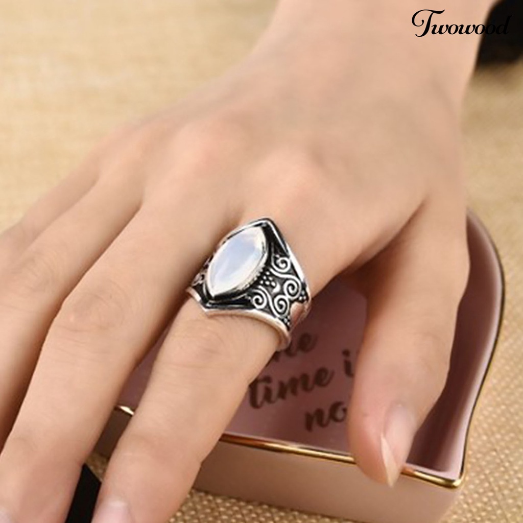 Cincin Batu Oval Bahan Alloy Gaya Vintage Untuk Wanita