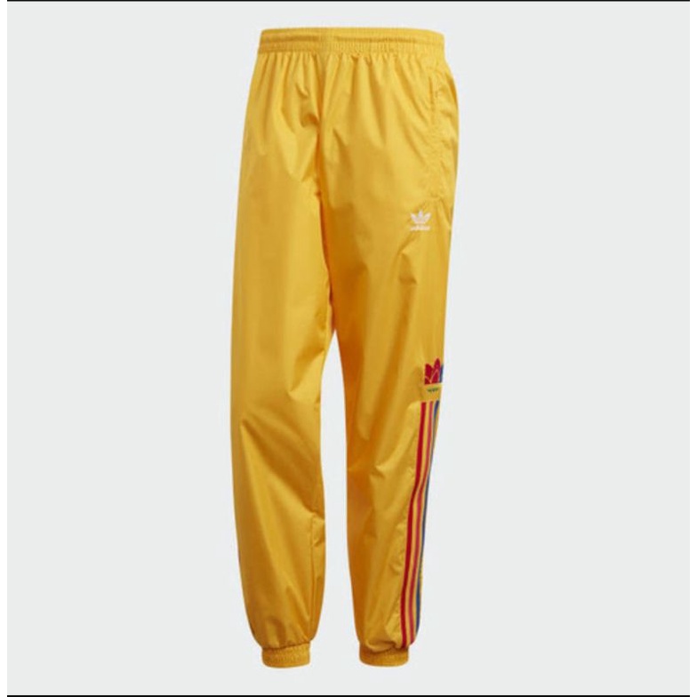 Adidas Trackpants 3D Trefoil 3-Stripes Pria Kuning GE0845