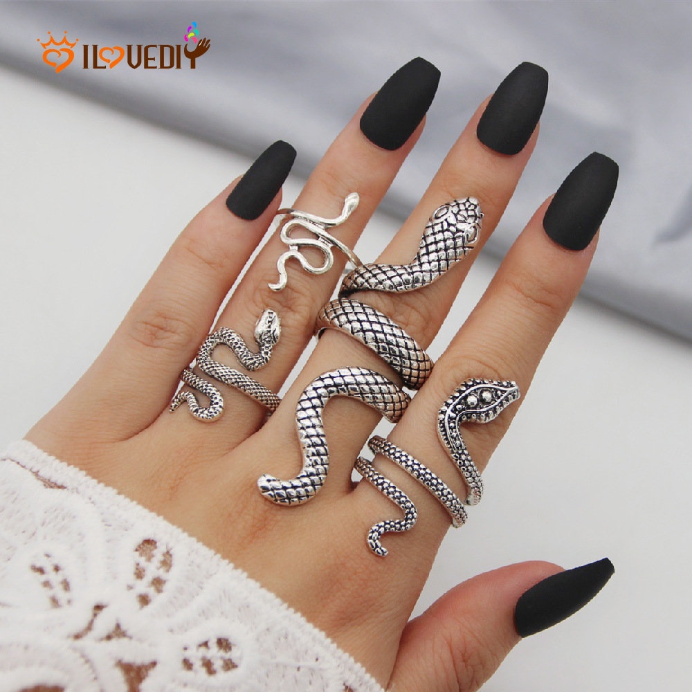 4pcs / Set Cincin Bentuk Hewan Ular Bahan Logam Gaya Vintage Gothic Punk Untuk Wanita