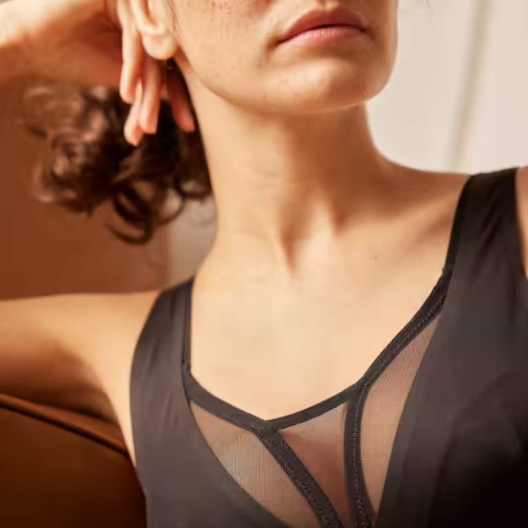 KALENJI Sport Bra Lari Terdapat Mesh Wanita Nyaman