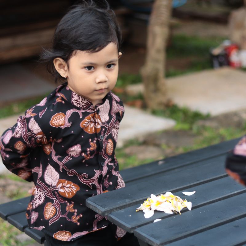 BatikBule Kemeja Batik Couple Ayah &amp; Anak Motif Casual Warna Ungu &amp; Hitam Ungu