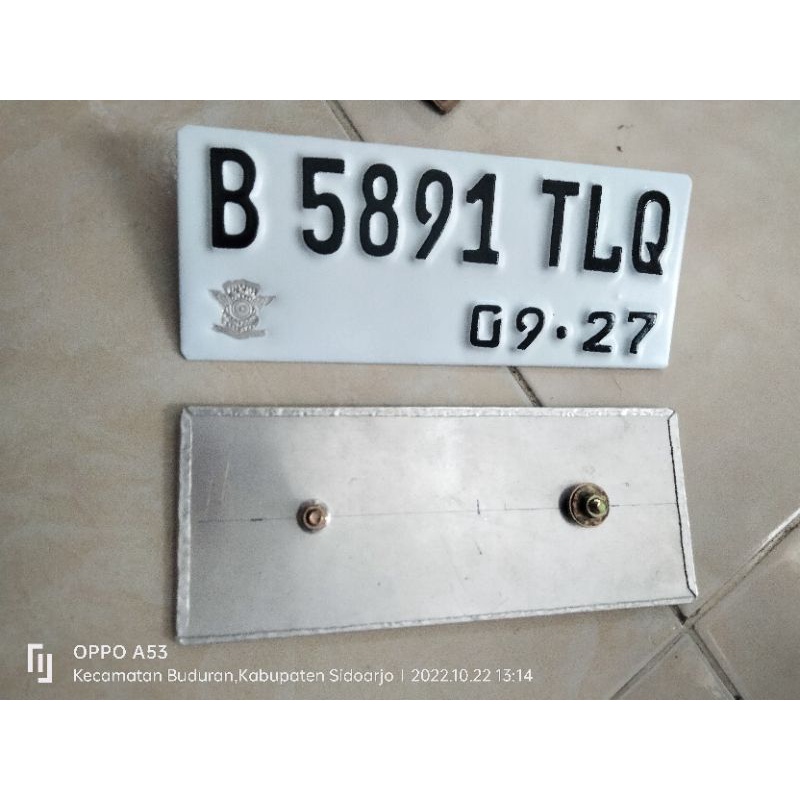 Plat nomor motor huruf new putih / huruf cat hitam(SEPASANG) ber logo