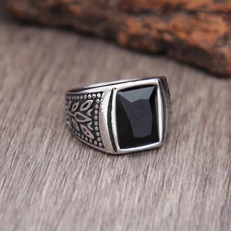 Cincin Pria Batu Hitam Pekat Cutting Hight Quality Ring Titanium Motif Retro