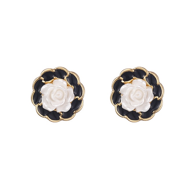 Anting Stud Desain Camellia Warna Hitam Emas Gaya Korea Untuk Wanita