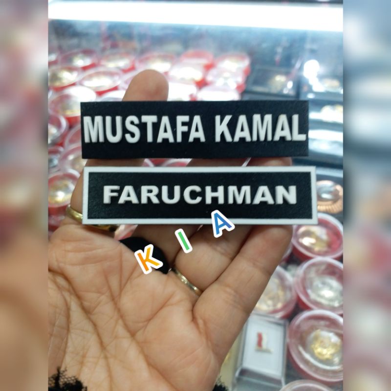 

papan nama timbul