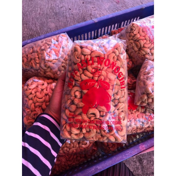 

Kacang Mede Mente Fried Cashew Nuts Goreng 1kg
