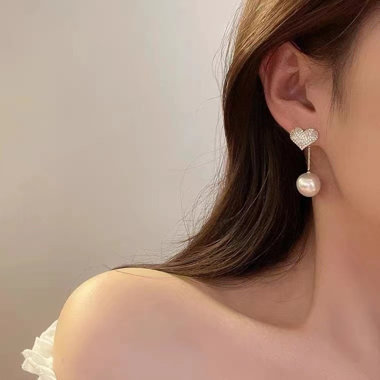 YEEZII Anting Tusuk Gantung Desain Hati Hias Kristalmutiara Warna Gold Gaya Elegan Untuk Wanita