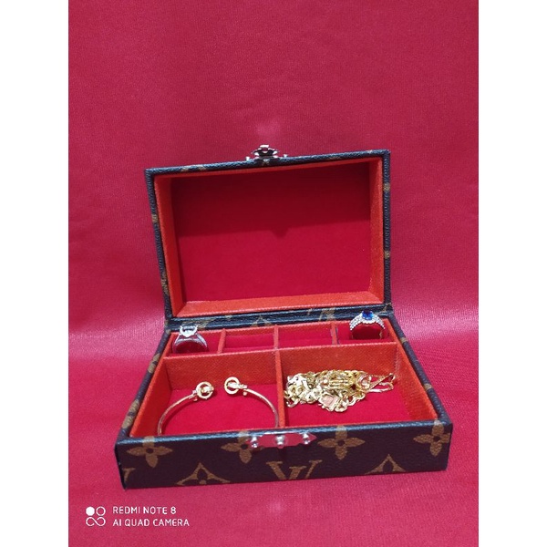 kotak perhiasan unk isi 4cincin+2kotak kosong bs unk kalung gelang anting liontin bahan kulit sintetis