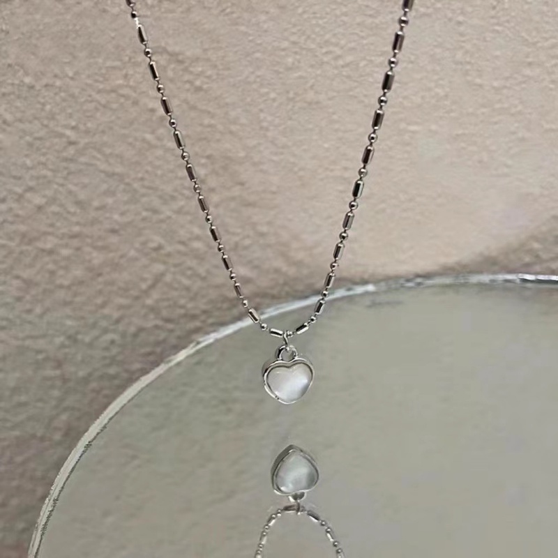 Kalung Rantai Klavikula Hias Liontin Hati Kristal Opal Warna Silver Untuk Perempuan