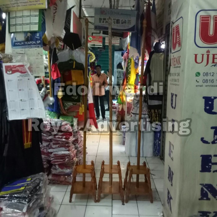 Tiang Pataka Atau Tiang Bendera Ruangan Lobang 1