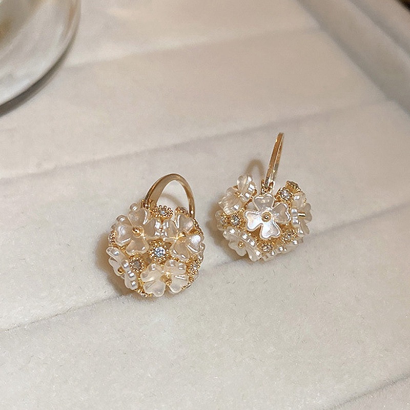 Fancyqube Anting Stud Desain Bunga Mori Bola Bulat Aksen Berlian Untuk Wanita